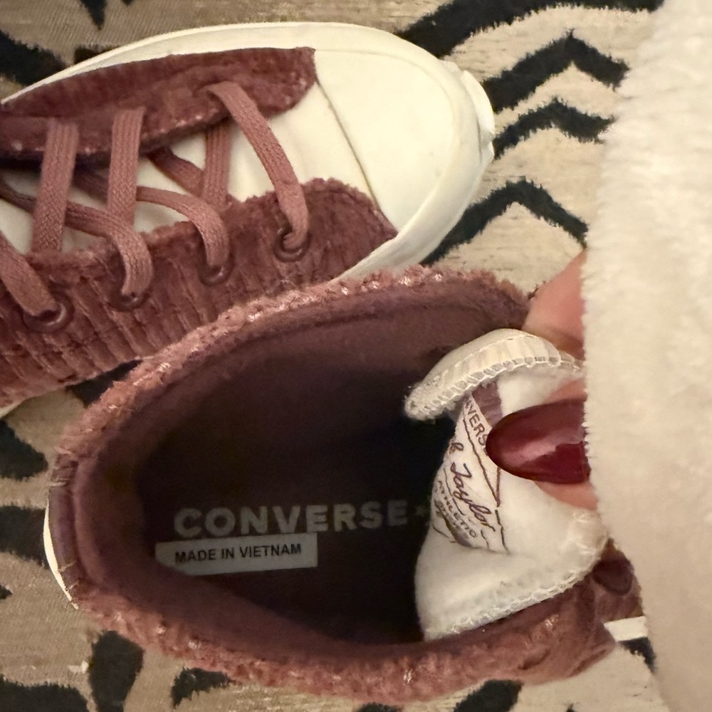EUC Converse Chuck Taylor Women's Sneakers in Mauve and Cream - Picture 9 of 9